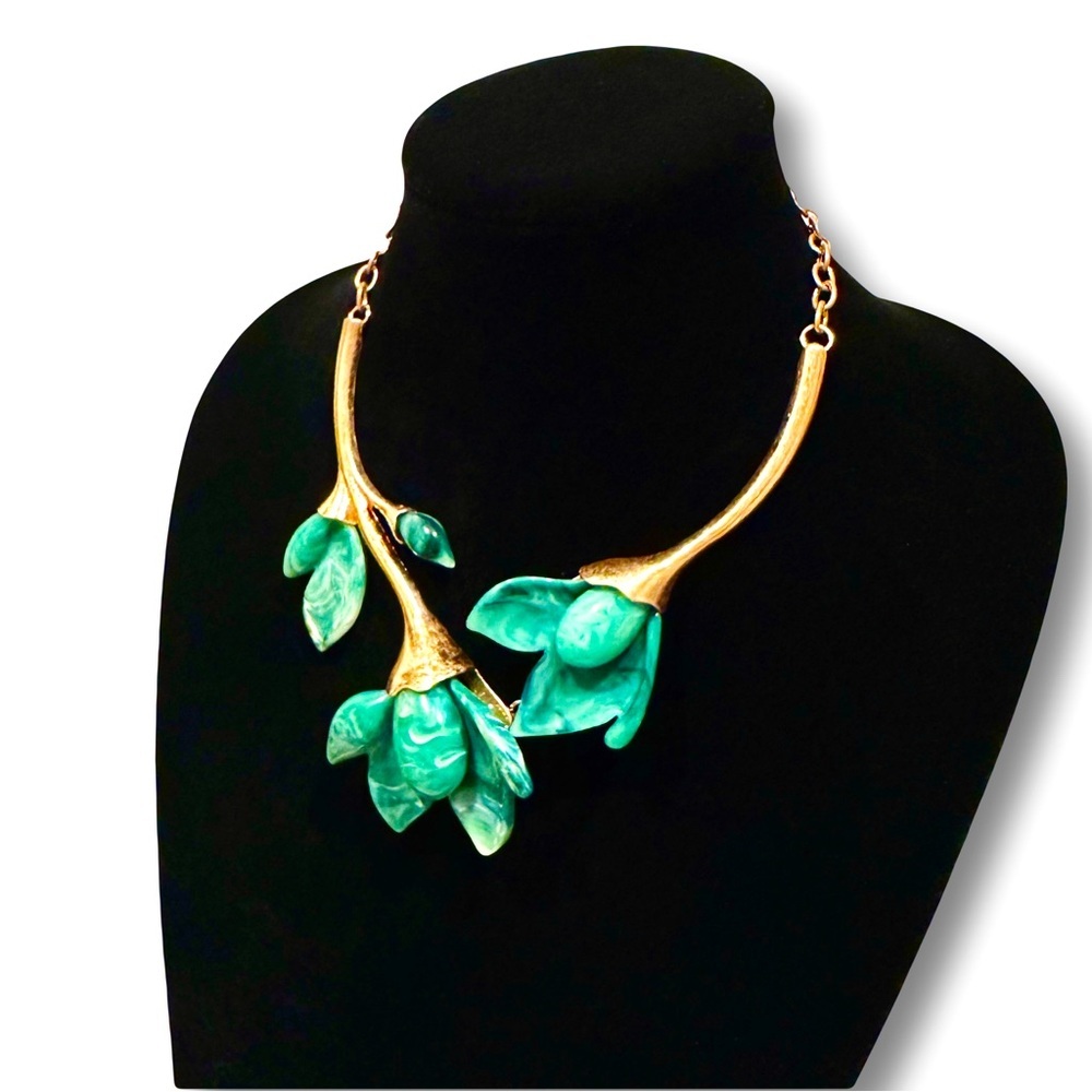 ARTISAN LUXE | Faux Jade & Brushed Gold Magnolia Flower Collar Necklace | NEW - Picture 6 of 9
